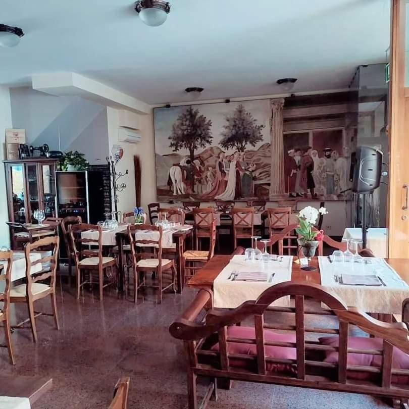 ホテル La Grotta San Michele Montevettolini エクステリア 写真